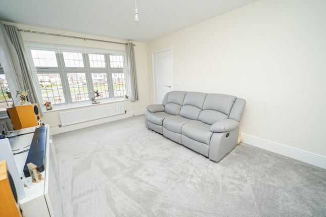 2, Shackleton Grove, Leighton Buzzard photo 3
