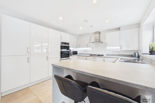 35 Linseed Way, Arundel photo 3