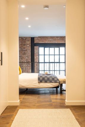 Flat for sale in Circus Rd W, Nine Elms, London