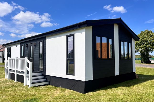 2-bed caravan on 138 Elstree Park, Barnet Lane, Borehamwood, £339,000