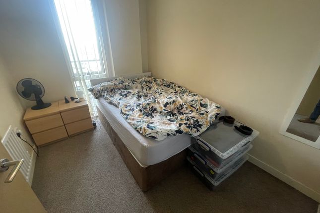 53, Milton Keynes photo 3