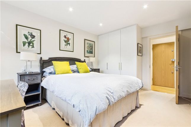 Flat 24,, Derwent House, Stanhope Gardens photo 4