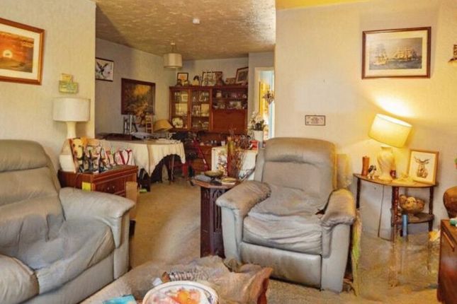 32, The Bindells, Chickerell, Weymouth photo 2