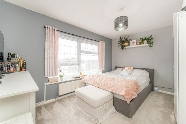 Flat for sale in Addison Road, Enfield