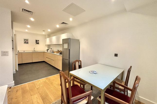 Flat 72, 6, Landmann Point, Peartree Way, London photo 4