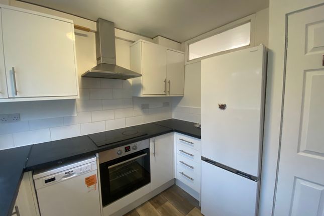 77, Cuffley Court, HEMEL HEMPSTEAD photo 3