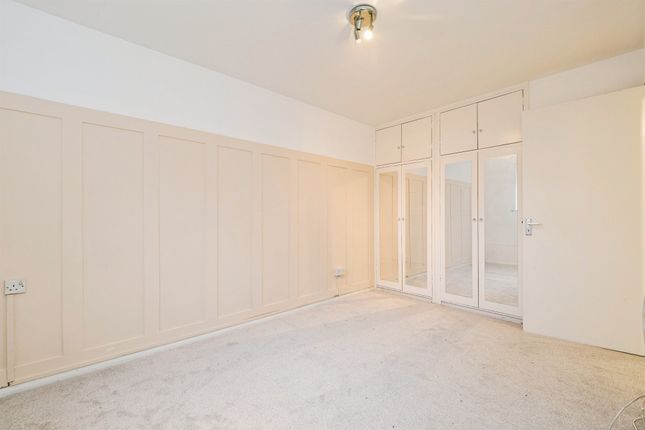 34, Hood Road, Rainham photo 5