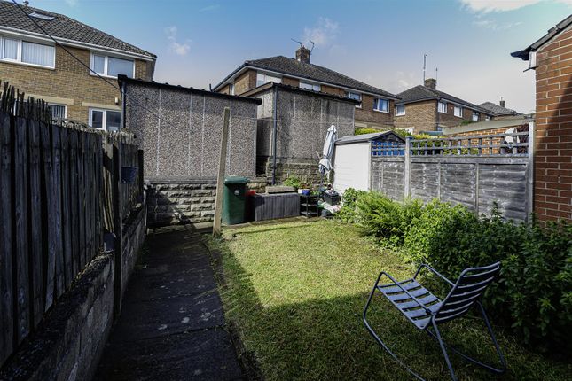 37, Greenfield Avenue, Huddersfield photo 4