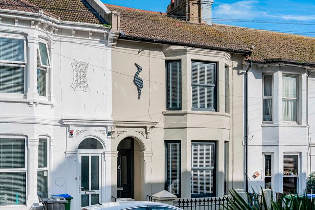 2-bed flat on 50 Meeching Road, Newhaven, £275,000