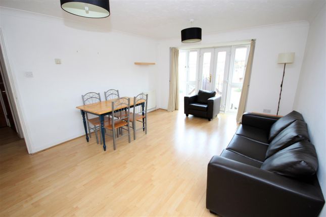 Flat to rent in Consul House, Tidworth Street, Bow