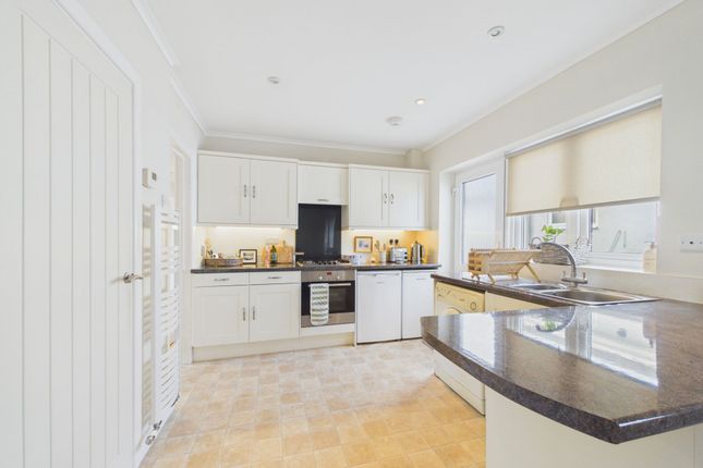 112 Upper Hill Park, Tenby photo 4