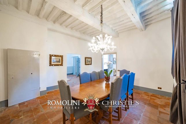 Villa for sale in Lucca, Tuscany, Italy