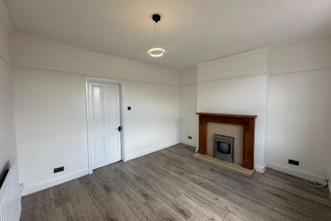 23, Westfields, Cutsyke, Castleford photo 3