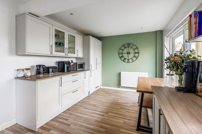 35, Dale View, Epsom photo 4