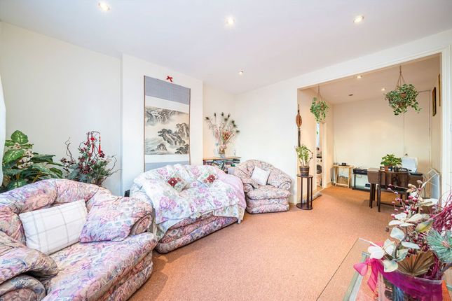 Flat 3  Kent House, Bassano Street, LONDON photo 2
