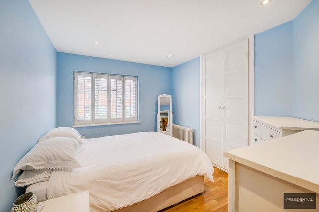 Flat for sale in Chequers Road, Loughton