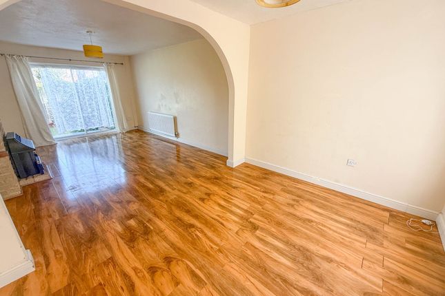 46 Gosforth Lane, Watford photo 3