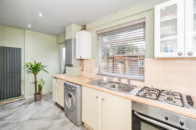 8, Hollyoak Road, Hampshire photo 2