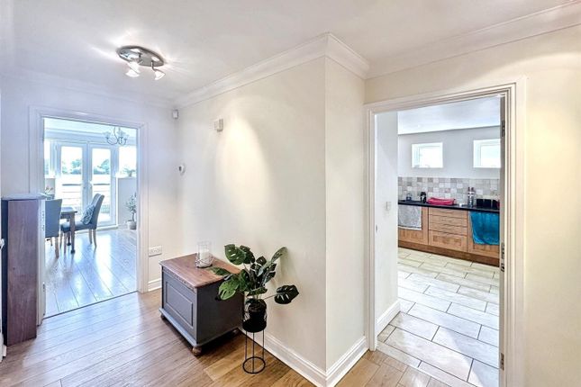 9, Meadow View Court, Risley photo 3