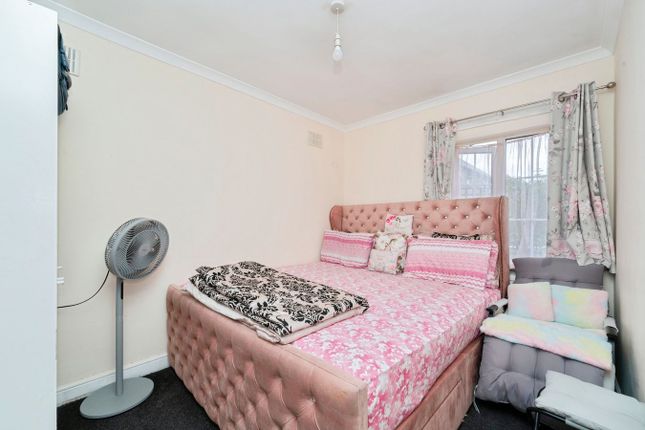 111, Willow Tree Lane, Hayes photo 4
