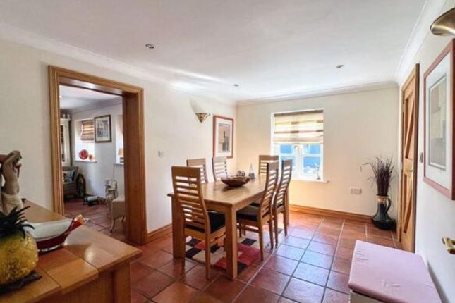 Prospect House, Bridgend photo 5