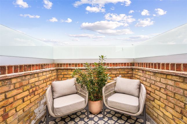 Terraced house for sale in Oxberry Avenue, Fulham, London
