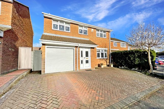 Thumbnail Detached house for sale in Thornage Close, Luton, Bedfordshire