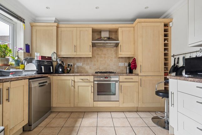 7 Meadow Bank Close, Amersham photo 4