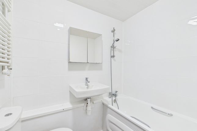 Flat 177,  Clydesdale Tower, City Centre, Birmingham photo 3