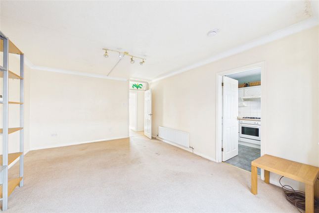 7, Denly Way, Surrey photo 3