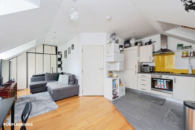 Flat 3, 114 Cottington Road, Feltham photo 3