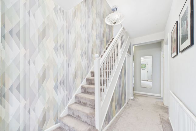 96 Chapel Hill, Reading photo 2