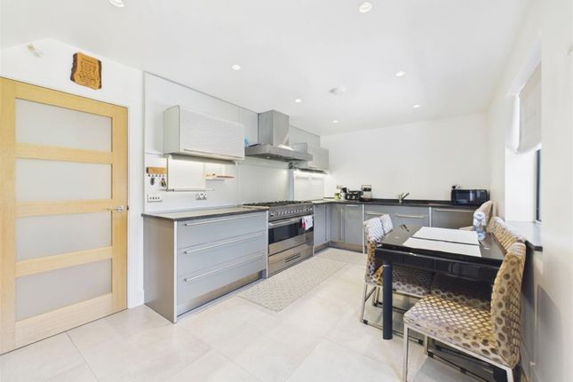 16, Truesdale Drive, Uxbridge photo 3