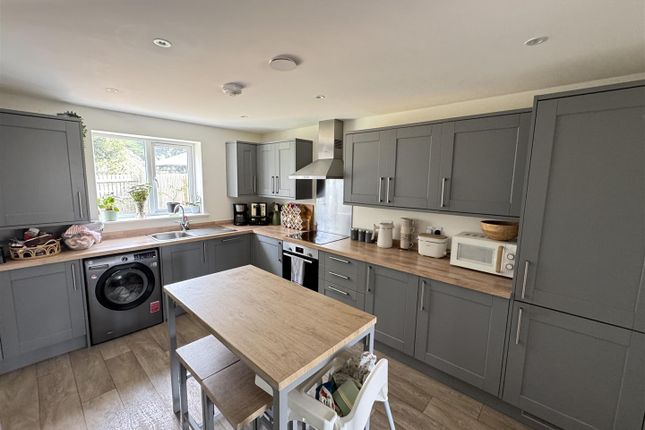 3, Highburrow Close, Redruth photo 4