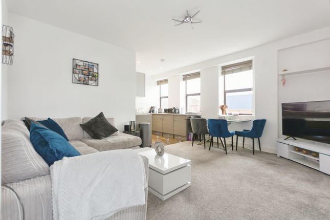 Flat for sale in Warwick Road, Solihull, West Midlands