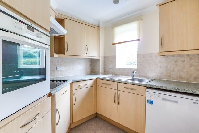 7 Walkers Court, Southdown Road, Harpenden photo 3