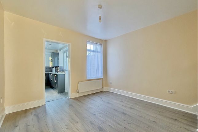 Garfield Street, Watford photo 3