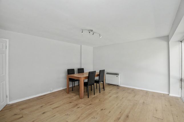 Flat 5, Reading photo 3