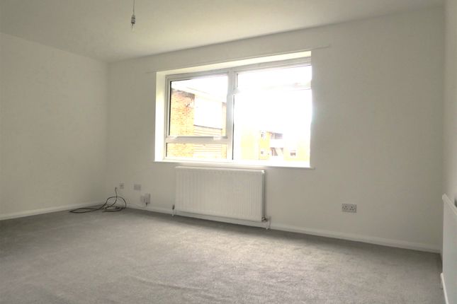 19, Osterley Close, Stevenage photo 2