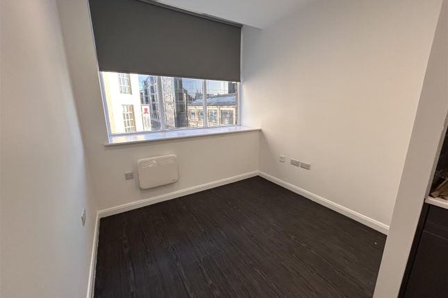 Flat 102, Spectrum House, 27 East Parade, Bradford photo 4