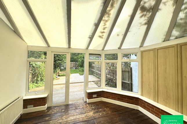 12a, Lewis Gardens, London photo 5