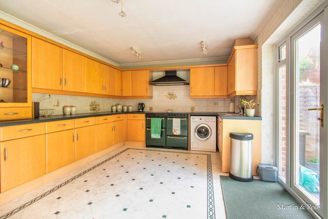 86, Hazel Drive, Reading photo 4