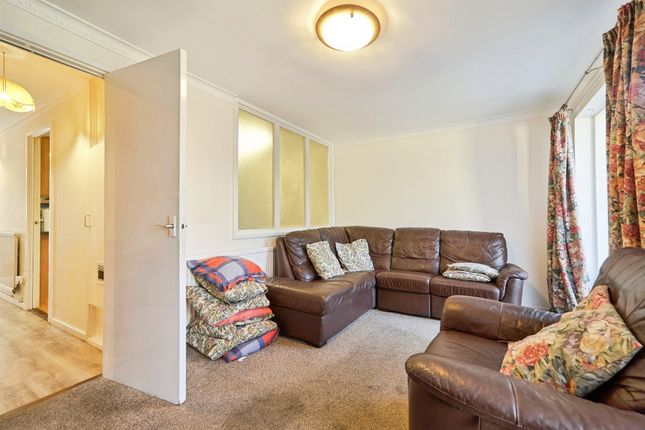 15, Holtdale Place, Leeds photo 4