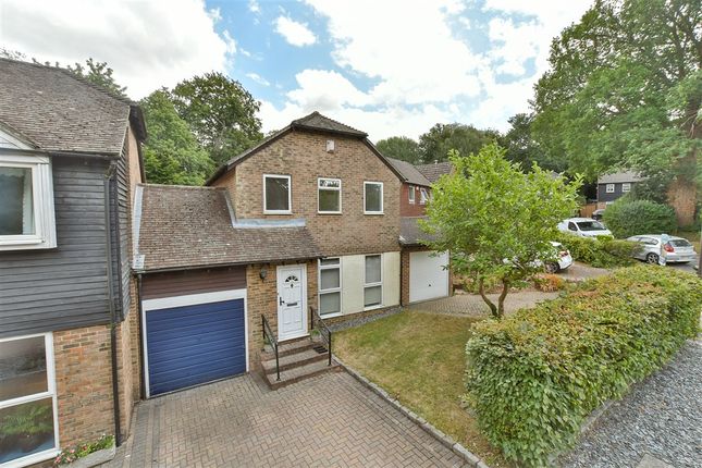3-bed house on Sadlers Close Walderslade, Chatham, £287,500