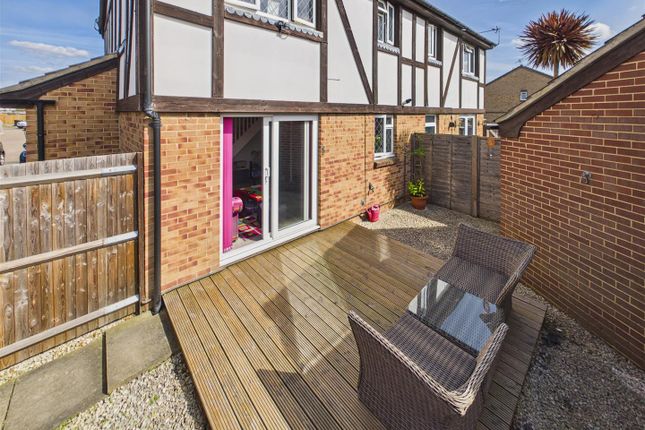 19, Telford Drive, Walton-On-Thames photo 4