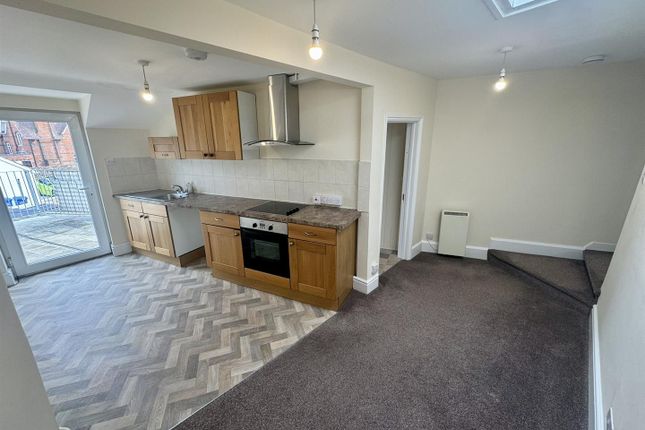 Flat Above, Lewall House, High Street, Newent photo 2