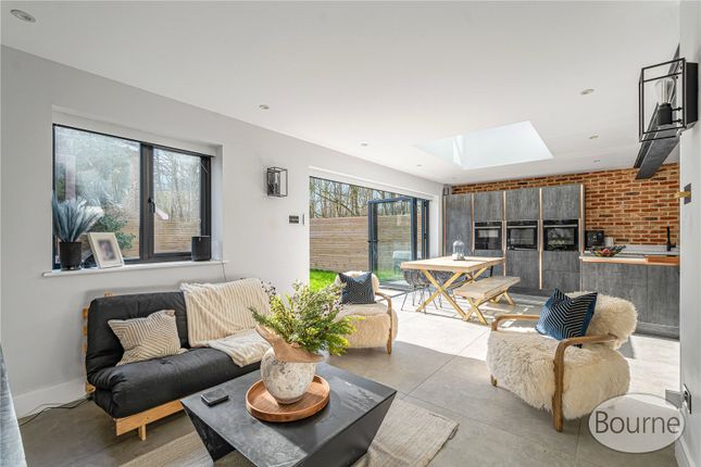 13, Turner Close, Guildford photo 3
