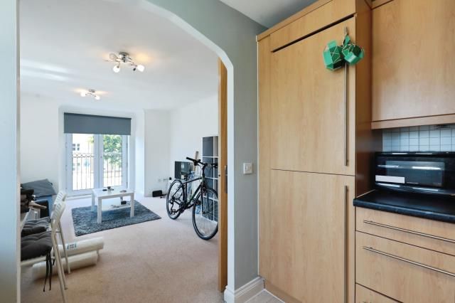 Flat 5 Weavers Court, 67, Trefoil Way, Carterton photo 4