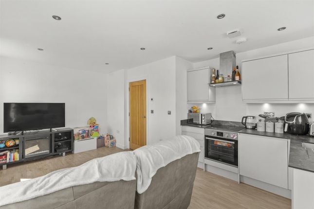 7 Tempus Court,, Bellfield Road, High Wycombe photo 3