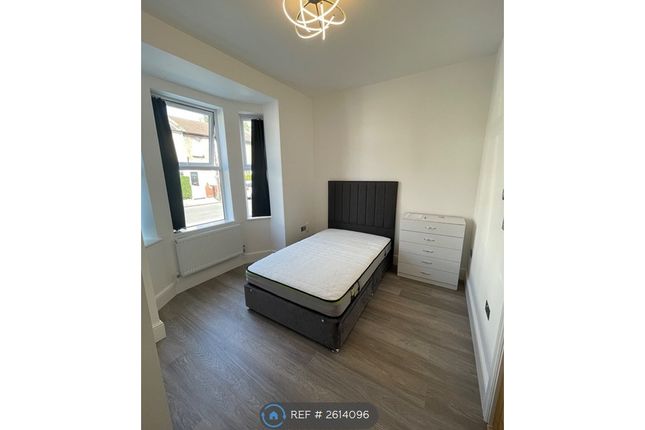 Large Luxury En Suite Bedroom